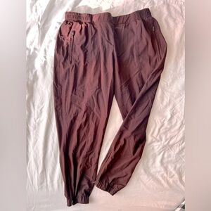 Joggers with zip pockets
